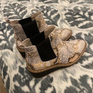 New withOUT tags, Cecilia New York booties